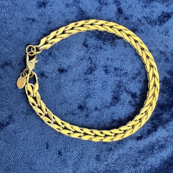 2/$20 Vintage Monet Goldtone Bracelet - Picture 1 of 6